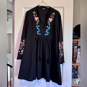 AOFUR Embroidered Black Tunic Top Swim Cover-Up Mini Dress - Stretchy Hobo - L